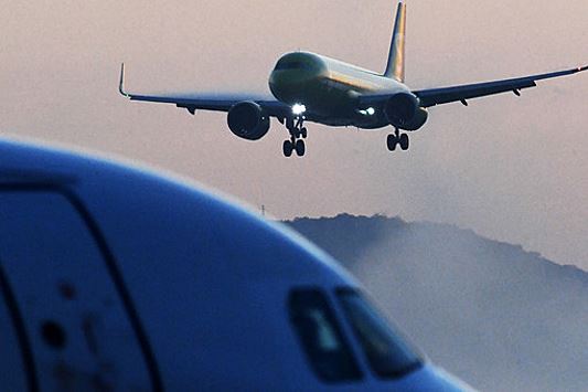 Аэропорт Сочи начал принимать задержанные из-за тумана рейсы
